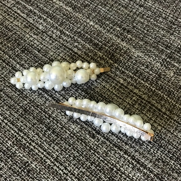 Pair of Hair Barrettes Pearls - Picture 5 of 5
